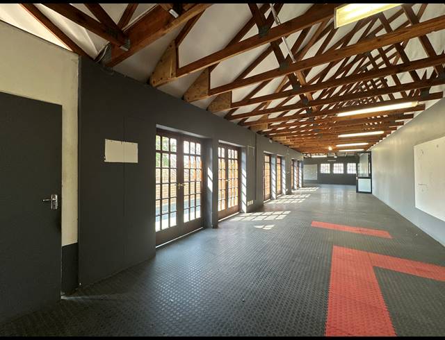 186M² OFFICE TO LET IN PARKMORE
